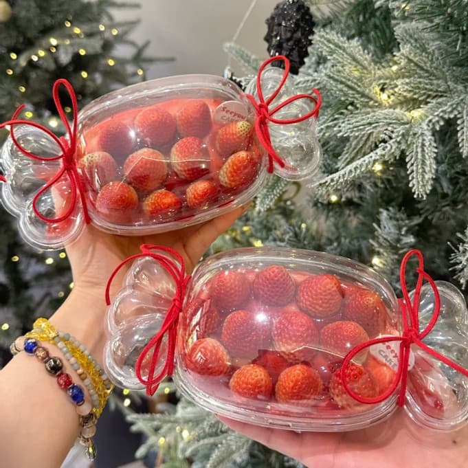 Internet celebrity's same Christmas candy box, strawberry cake packaging box, birthday cake box, candy-shaped dessert box