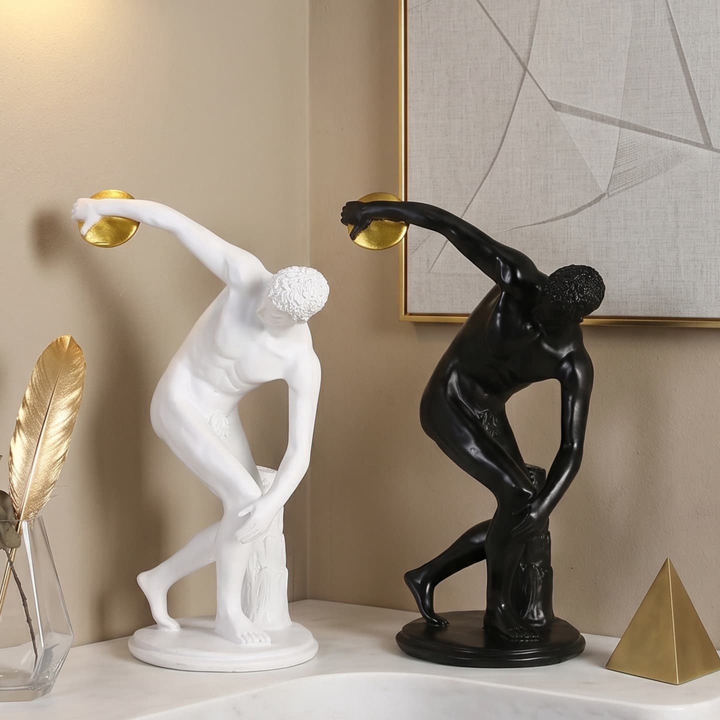 Discus Thrower Figure Sculpture Ornament Nordic Light Luxury Resin Artwork Living Room Study Entrance Table Decoration