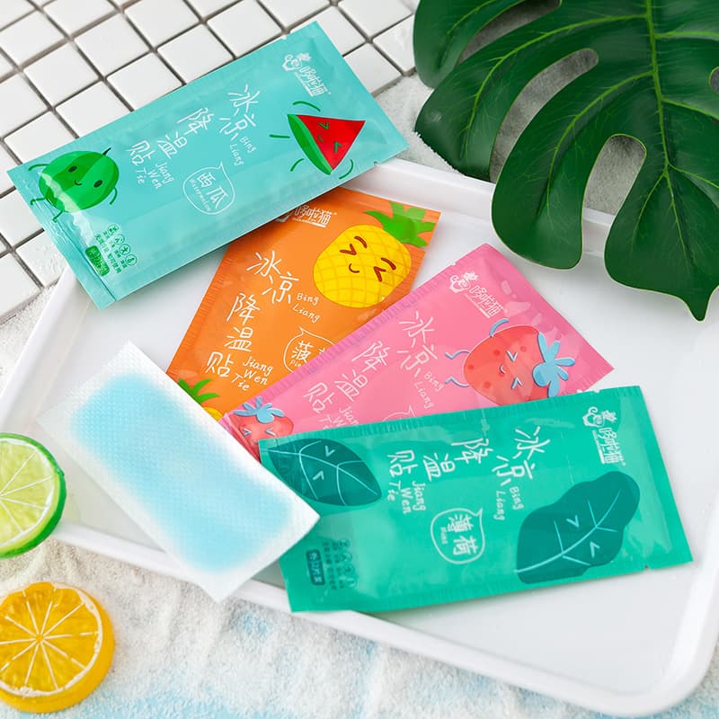 Cooling patches for student military training, a summer heat relief and cooling essential, cooling patches for summer fever reduction and heat dissipation, ice packs