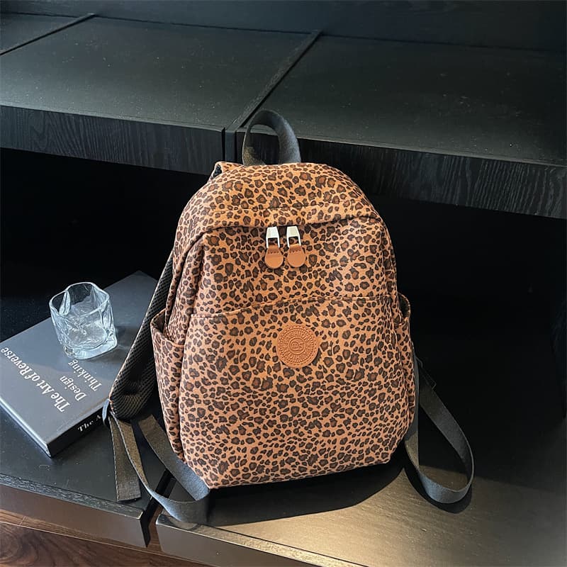 Super popular leopard print backpack, lightweight commuting large capacity student school bag, casual and versatile outdoor travel backpack