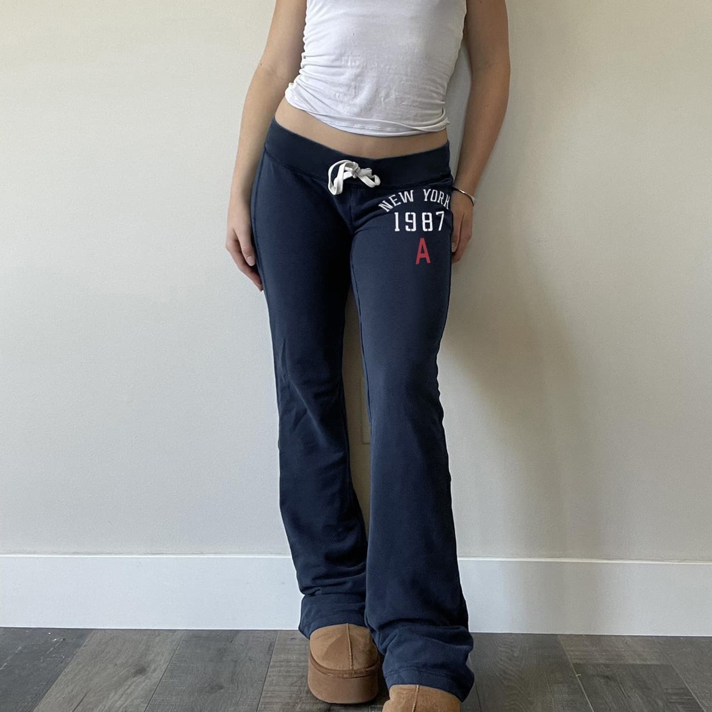 New European and American style fashionable lace-up letter-printed sweatpants for early autumn hot girls low-waisted long style hip-covered and slightly flared wholesale