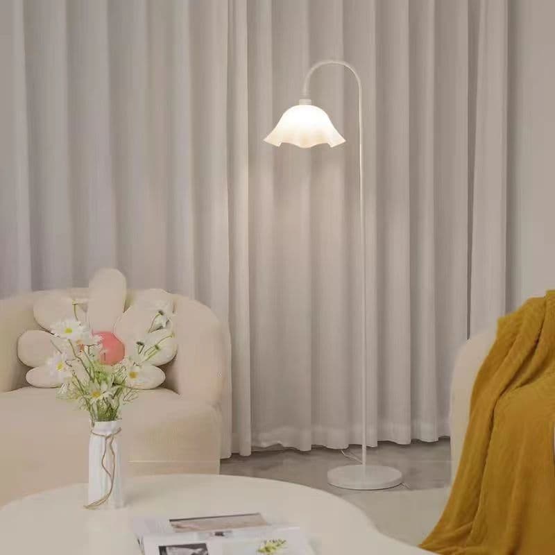 Ice Cream Princess Petal Floor Lamp, Living Room Bedroom Bedside Plug-in Atmosphere Decoration, Simple Vertical
