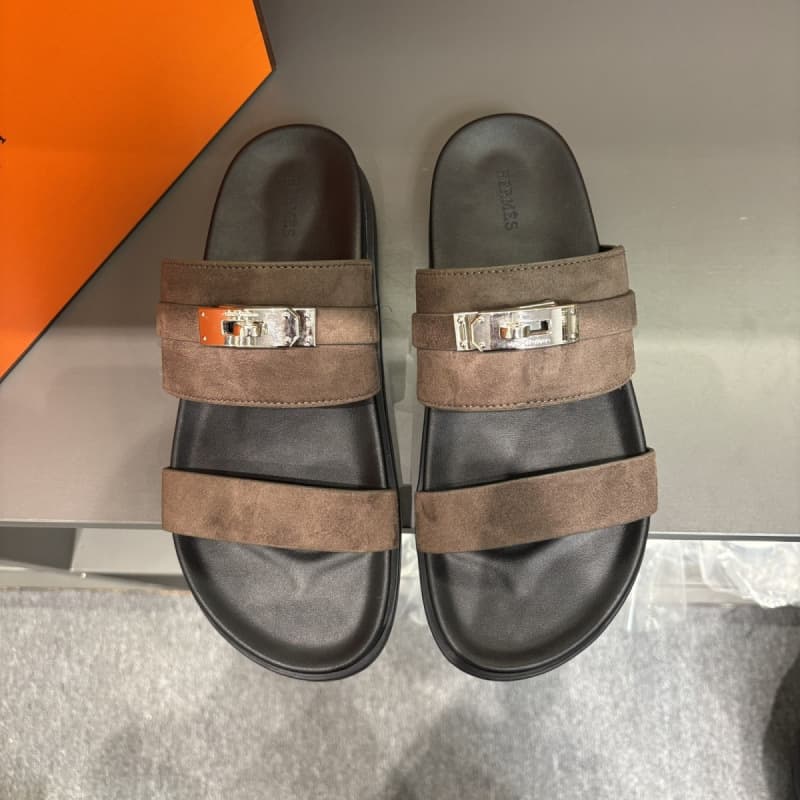 Luxury 2025 European Summer New Men's Sandals Versatile One-Strap Luxury Casual Flip Flops Trendy