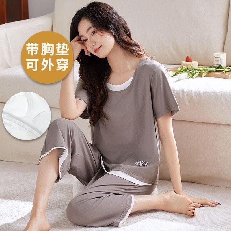Pajamas with breast pads for middle-aged women, summer short-sleeved cropped pants, loose and wearable, thin home clothes, casual suits
