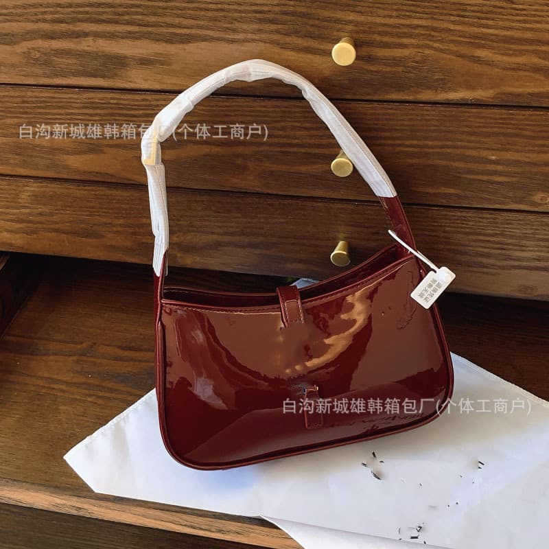 Cross-border 2025 autumn and winter new fashion patent leather glossy shoulder bag for women, versatile and fashionable crocodile pattern hand-held armpit bag