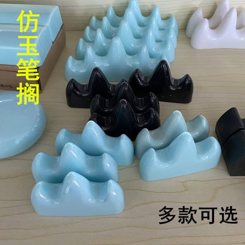Plastic pen mountain and pen holder are available in a variety of options. Calligraphy practice training class, four treasures of the study, brush accessories and pen holder wholesale