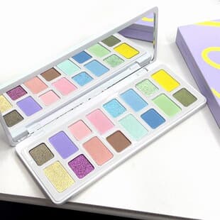 True Colors 16-Color Eyeshadow Palette Matte Pearl Glitter Cosplay Colorful Eyeshadow Chameleon Stage Makeup for Students