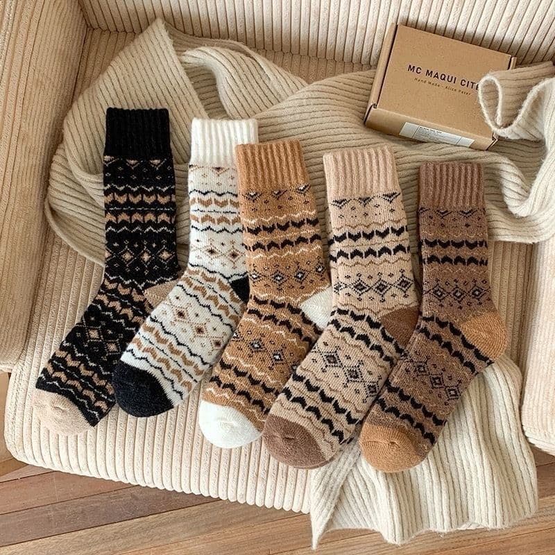 New Warm Autumn/Winter Thick Socks for Men and Women, Mid-Calf Extra Thick Loop Retro Forest Style Student Couple Thick Socks
