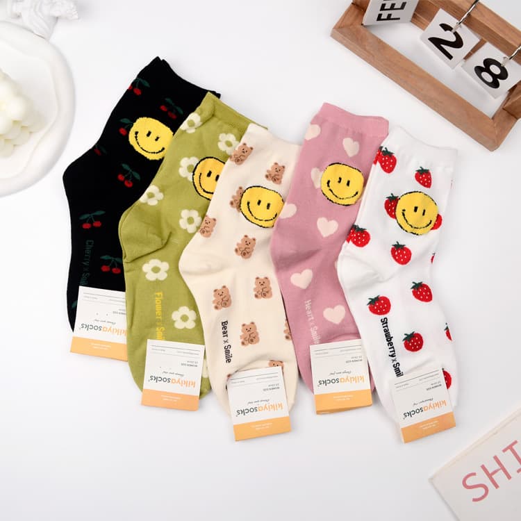 Fashionable Mid-Calf Cotton Socks for Women Kikiya Dongdaemun Autumn Winter Floral Patterned Sweat Absorbent Casual Socks
