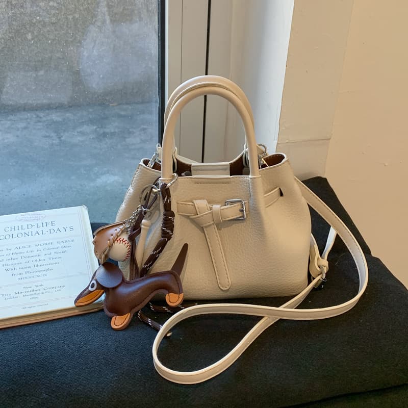 2026 Winter New Textured Casual Bag Fashionable Personality Shoulder Crossbody Bag Trendy Simple Women's Bucket Bag