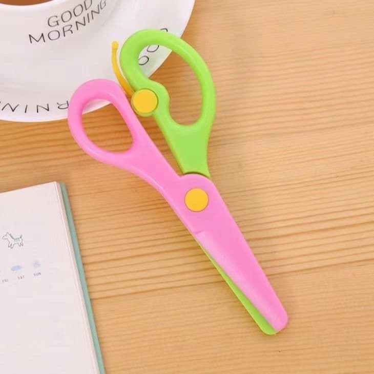 Factory direct children's plastic paper-cutting scissors, cartoon anti-pinch elastic children's safety scissors