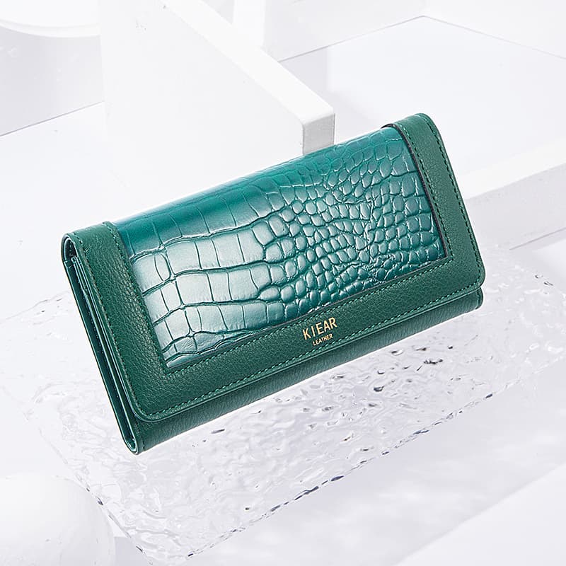 2026 New Cross-Border Women's Wallet Long Female Purse European and American Crocodile Pattern Buckle Ladies Clutch Bag