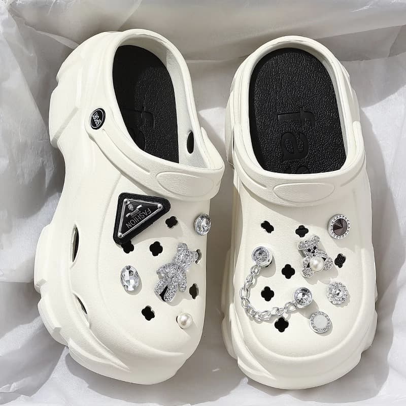 Crocs Women's DIY Breathable Slippers Women's Sandals Korean Style Anti-Slip Thick Sole Sandals Closed Toe Beach Slippers Wholesale