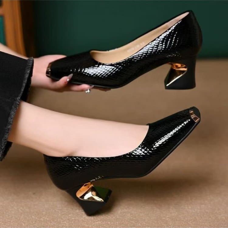 Women's Heels 2026 Spring New French Vintage Metal Toe Shallow Breath Elegant Commuter Mid Chunky Heel Square Toe Shoes