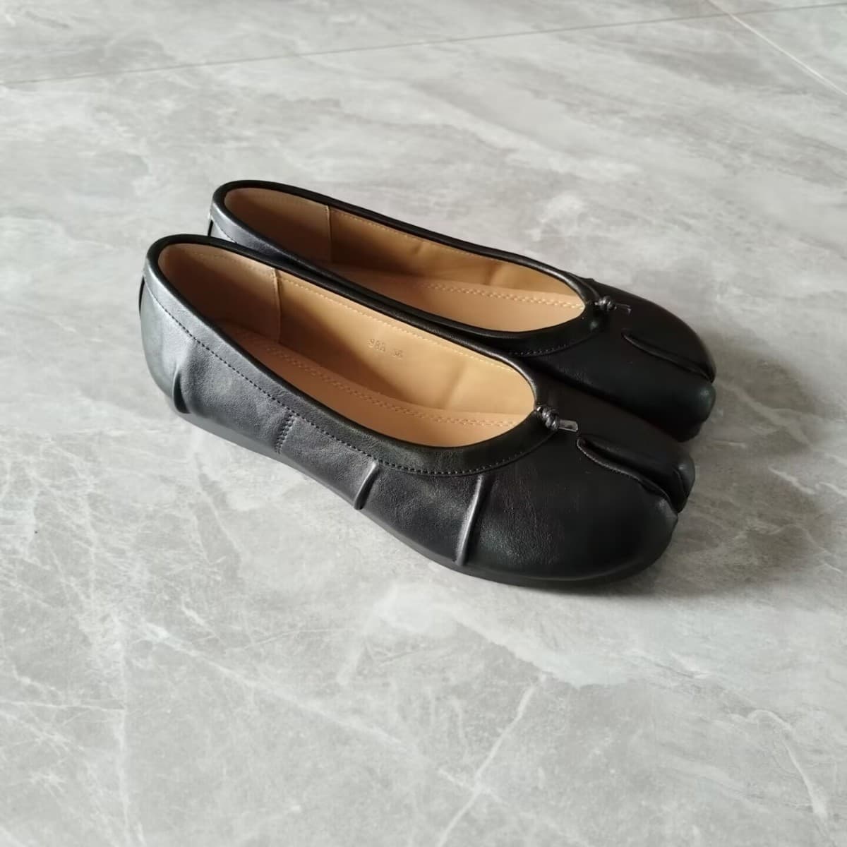 888 Split-Toe Shoes for Women, 2024 New Niche Style, Pleated Flat Ballet Shoes, Shallow Slip-On Shoes