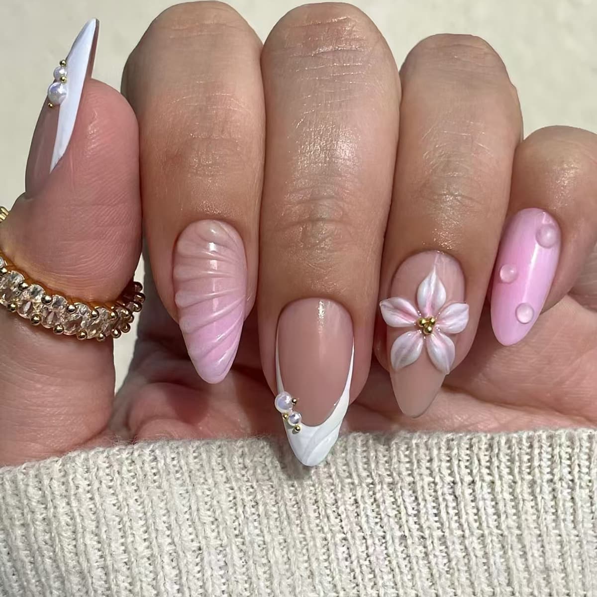 3D Soft Carved Lily Gradient Pearl Wave Nails, Whitening, Elegant, Versatile, European-American Style, Removable Nail Art, 24 Pieces