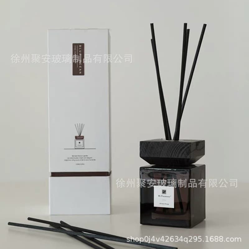 Spot 100ml square wooden lid aromatherapy glass bottle fireless rattan dried flower indoor volatile fragrance empty bottle