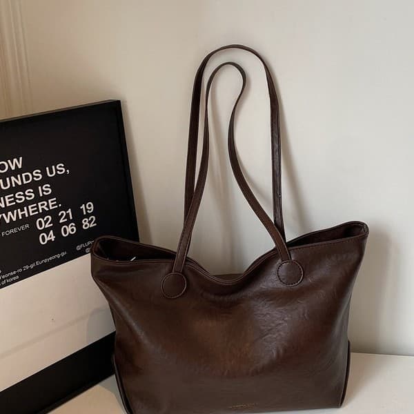 Large-capacity shoulder tote bag for women 2025 autumn fashionable handbag simple fashion commuter armpit bag