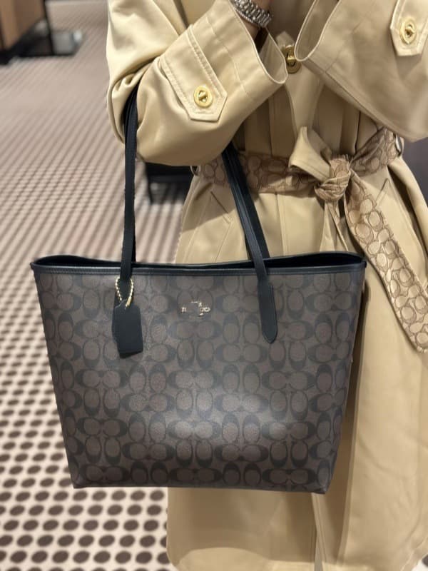Coach 2026 New City33 Tote Bag Magnetic Buckle Shopping Bag Versatile Single Shoulder Large Capacity Handbag Classic Monogram