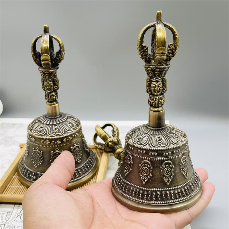 Nepal's five-strand Puba Vajra bell, pestle, eight-treasure carved bell, rattle, wake-up bell ornament, has a crisp sound