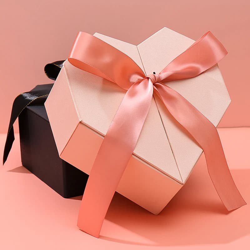 Valentine's Day Gift Box Heart-Shaped Wedding Gift Box Empty Flip-Top Packaging Box Large Souvenir Gift Box Wholesale Gift Box