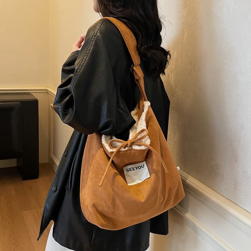 Double-sided bucket bag large capacity tote bag women's autumn and winter plush bag commuter bag large capacity practical tote bag