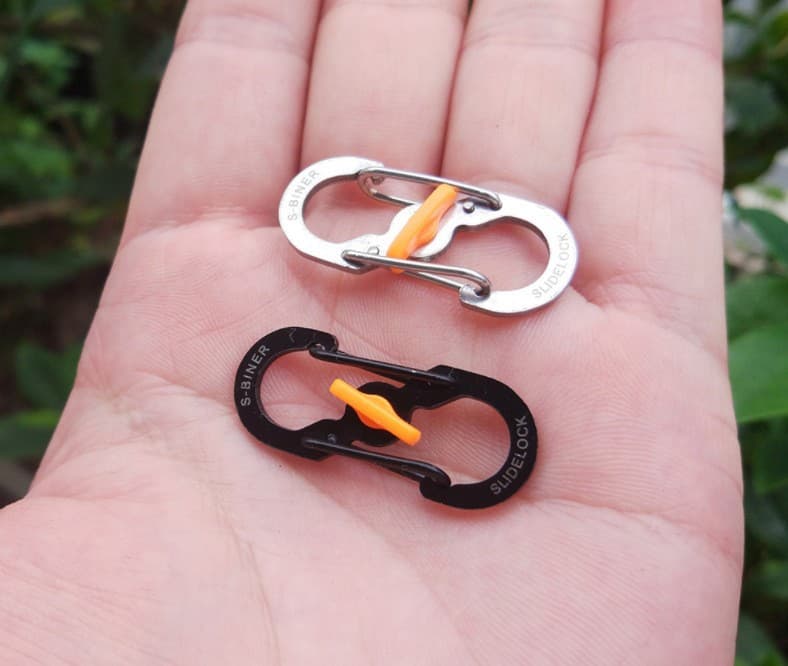 Outdoor travel backpack lockable figure-8 buckle, anti-theft S-buckle, anti-drop metal keychain, creative gift accessory