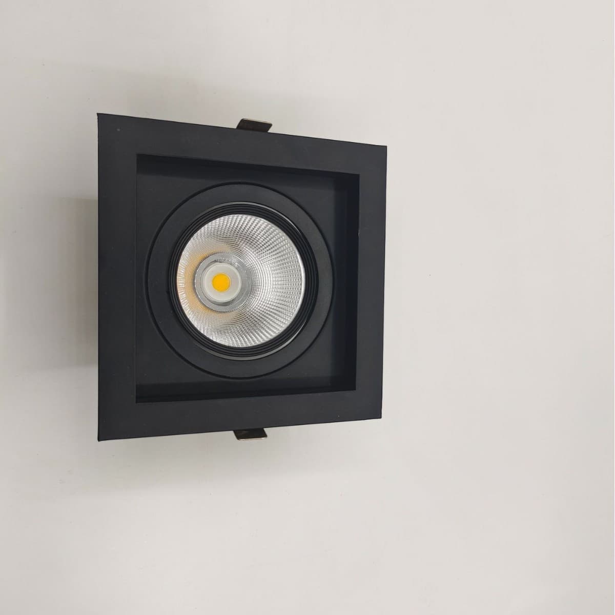 LED recessed downlights for commercial and residential use, MR16, finished product, 100mm opening, one-head, two-head, three-head, four-head, no other options.