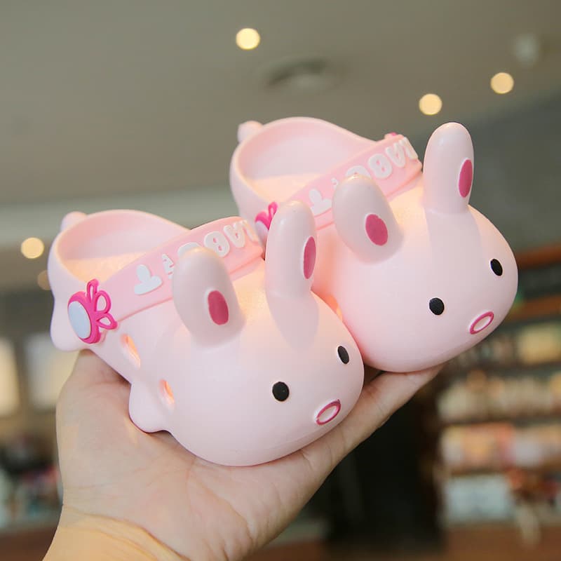 2025 New Cute Cartoon Rabbit Clog Sandals for Women Summer Students Anti-Slip Ins Style Heartwarming Closed-Toe Slippers