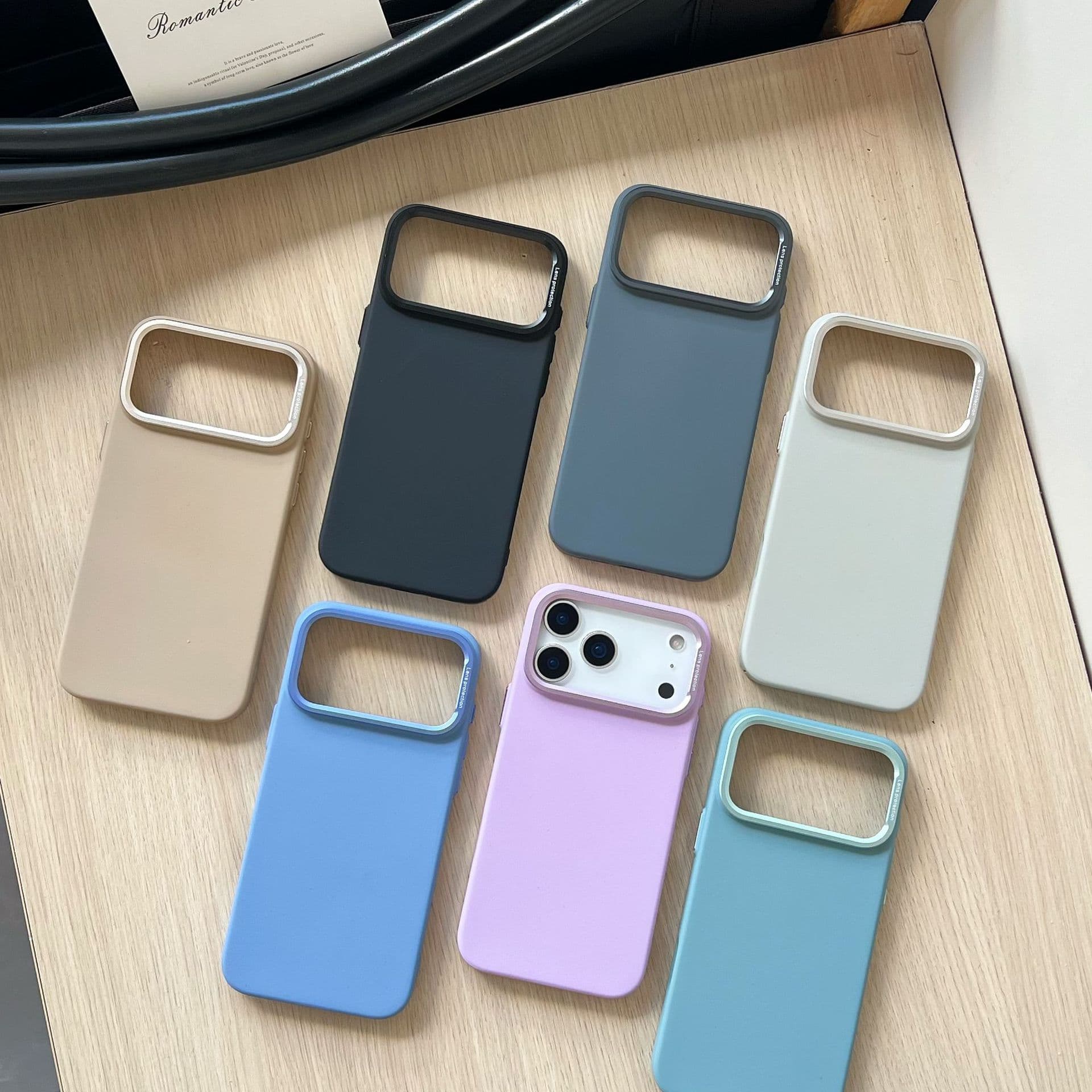 High-end PC flocking magnetic large hole suitable for Apple 17promax mobile phone case 16pro solid color skin protection