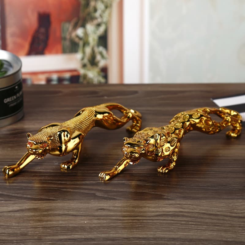 Golden Leopard Car Ornament Interior Decoration Dashboard Accessory for Men Stylish Car Decor Collection