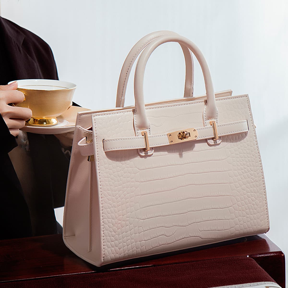 White Crocodile Pattern Fashionable Soft Leather Shoulder Bag Wedding Purse City Simple Style Handbag Urban Tote Bag