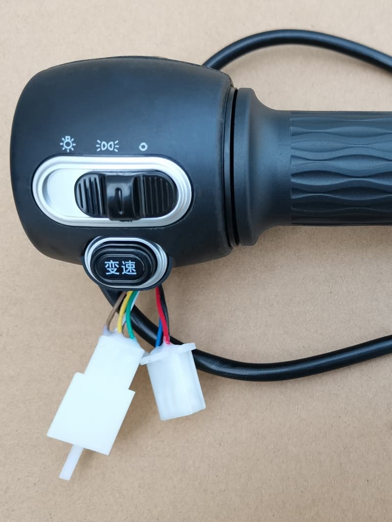 Jiangsu Yuqiling electric vehicle battery pedal left and right rotation accelerator handle plus variable speed combination switch headlight