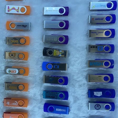 U Disk Factory Wholesale 16GB Rotating USB Flash Drive 128MB Bidding Gift High-Speed USB Flash Drive 4GB Engraved USB Drive Custom Made 8GB