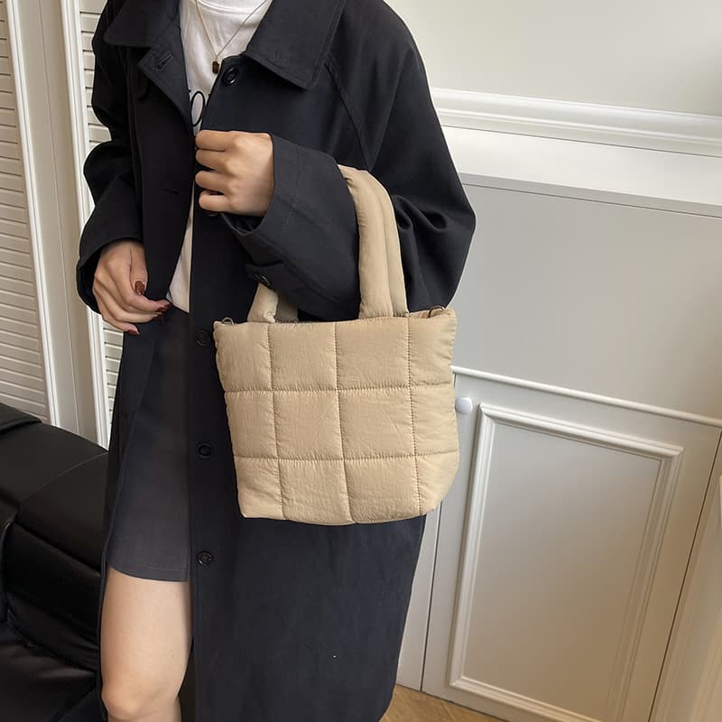 New down tote bag for women, large-capacity cloud bag, crossbody bag, Korean cotton bag, plaid portable shoulder bag, trendy