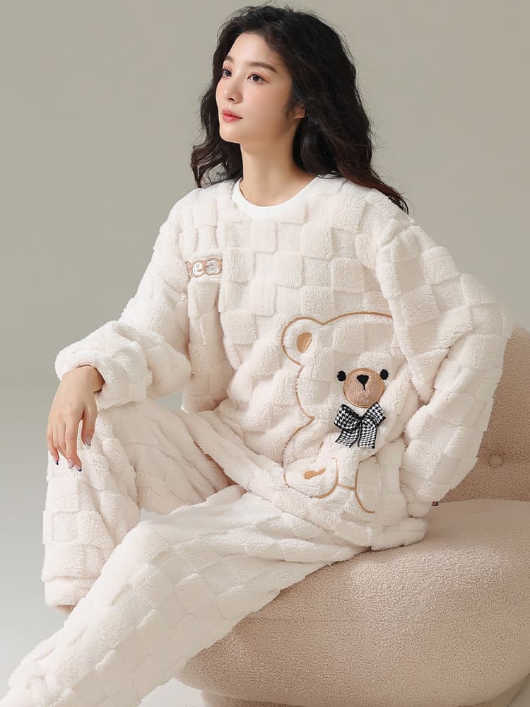 Red Coral Fleece Pajamas for Women, New Winter Thickened Flannel Homewear, Suitable for Outing