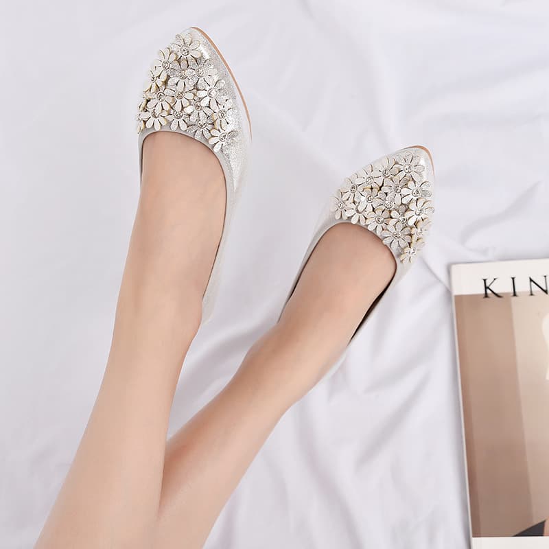 Pointed Toe Flat Shoes for Women 2026 New Spring Autumn Shallow Mouth Nurse Loafers Rhinestone Flat Bottom Soft Sole Plus Size