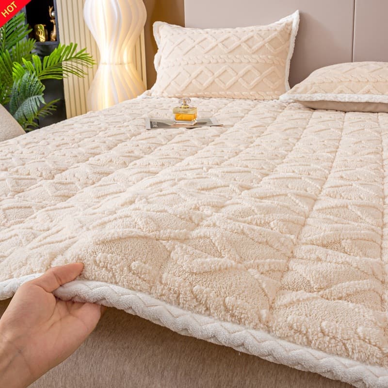 Autumn and winter warm taffeta non-slip mattress student dormitory bunk beds thickened lamb velvet cushion mattress wholesale