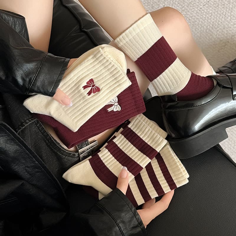 New Autumn/Winter Women's Socks, Ankle Red Mid-Calf Socks Wholesale, Korean School Style Striped Stacked Socks Zhuji