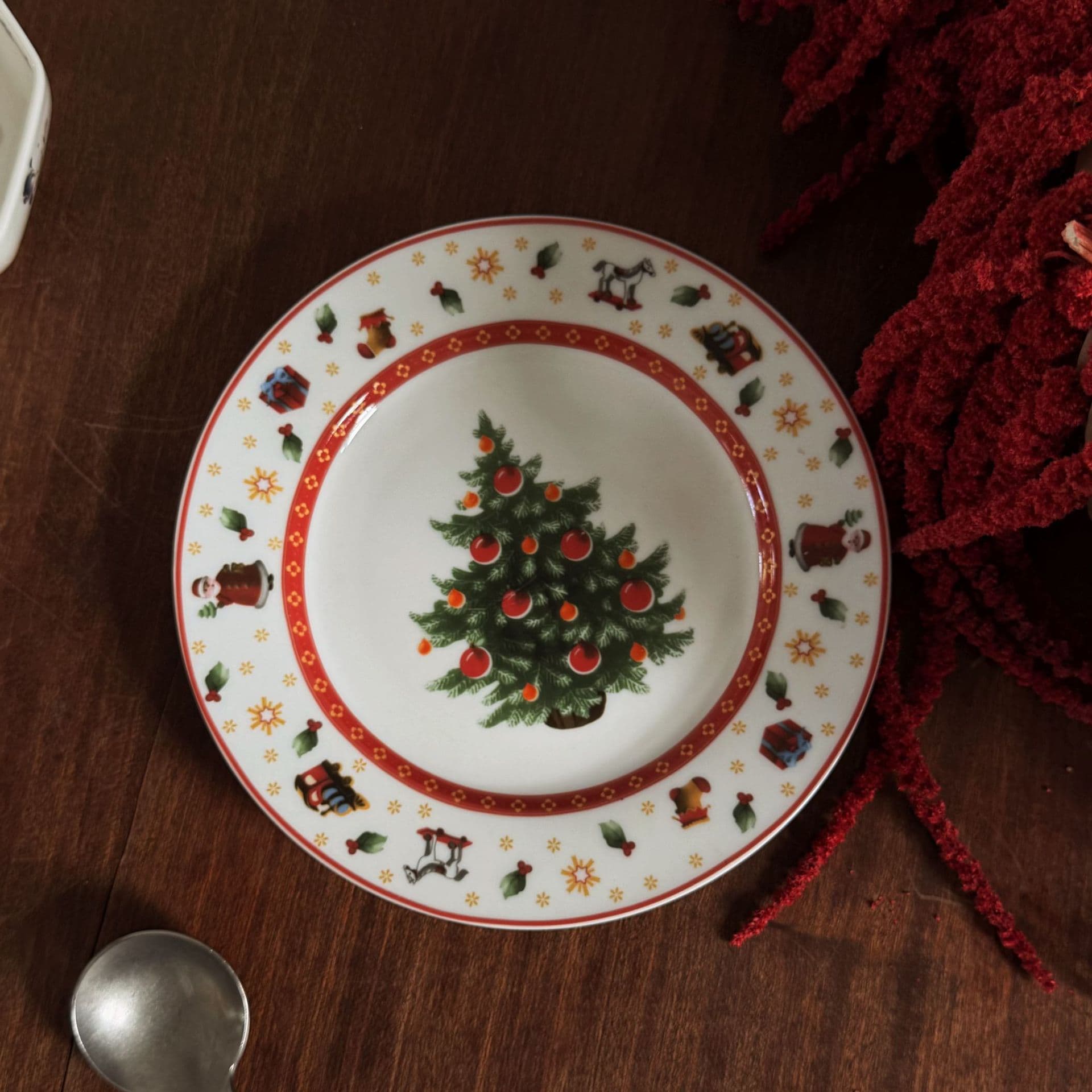 Vintage Red Rim Christmas Limited Edition Dinner Plate, Holiday Fruit Plate, Cake Plate, Ambiance Western Pasta Plate, Flat Plate, Dessert Plate