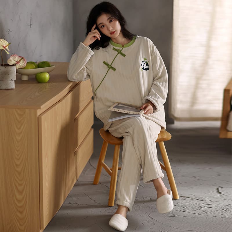 Coral Fleece Flannel Sleepwear Set Women's Loose Casual Home Clothes Long Sleeve round Neck Thermal Outerwear Polyester Fiber