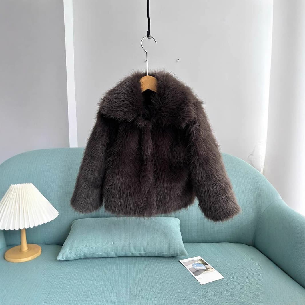 Girls' faux fox fur coat, high-end and stylish, thick and warm for little girls and older children, perfect for autumn and winter.