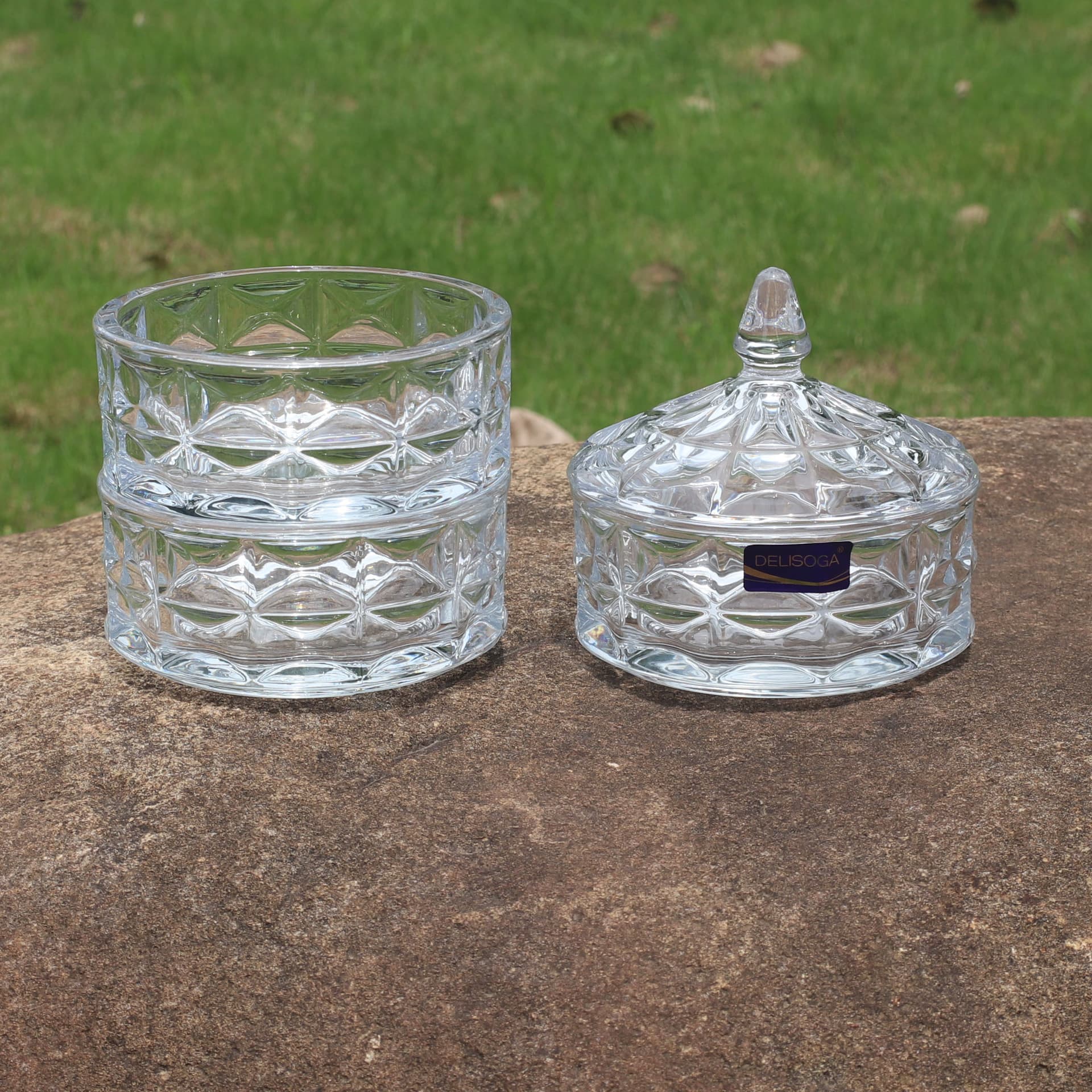 Transparent crystal glass three-layer lidded candy jar, dried fruit and snack storage container, embossed glass ornament.