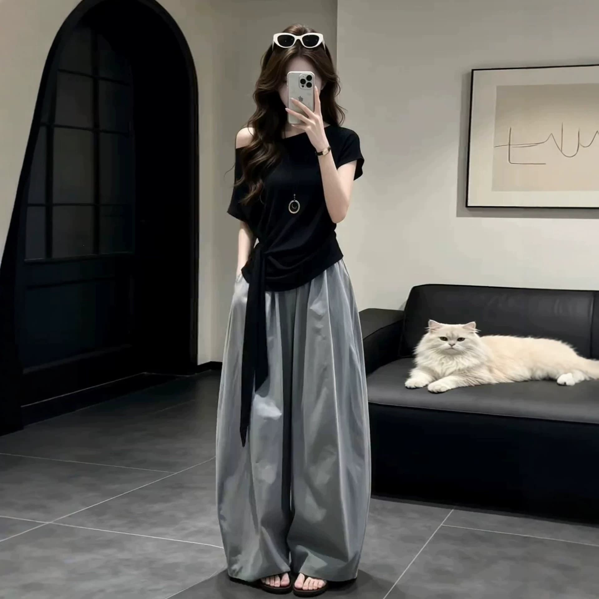 A complete set of Korean-style great-looking outfits 2026 new black short-sleeved T-shirt women's summer wide-leg pants two-piece suit