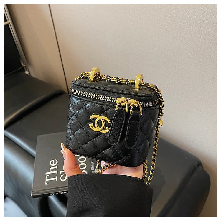 Large Capacity Niche Light Luxury Commute Versatile Makeup Bag Fashion Cross-border Women's Trendy Single Shoulder Crossbody Bag Chanel Style