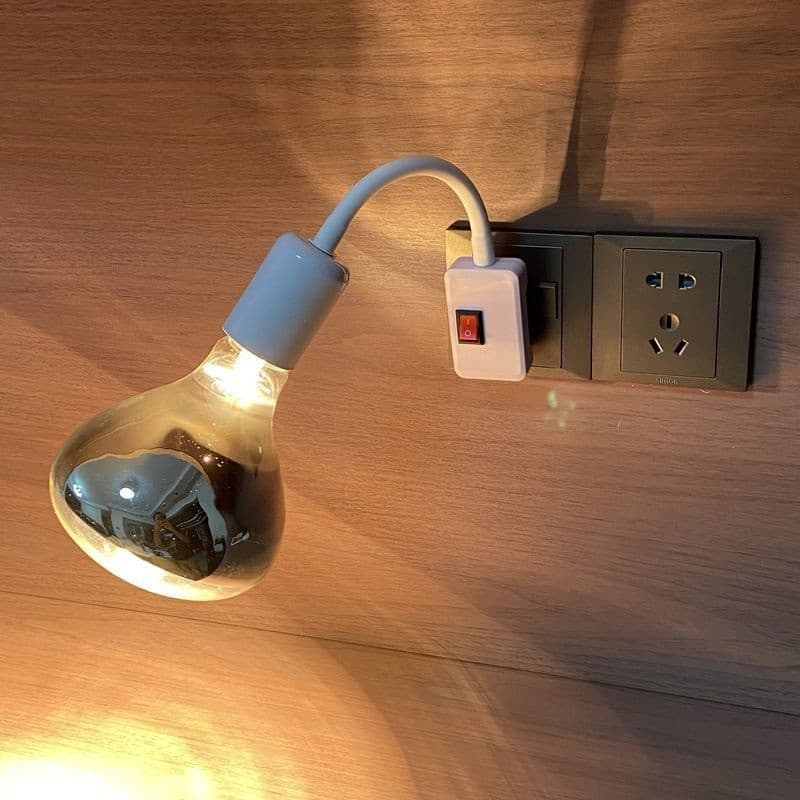 No-drill direct plug-in high-temperature resistant heating bathroom bulb, wall-mounted heating light with ceramic lamp holder for bathrooms.