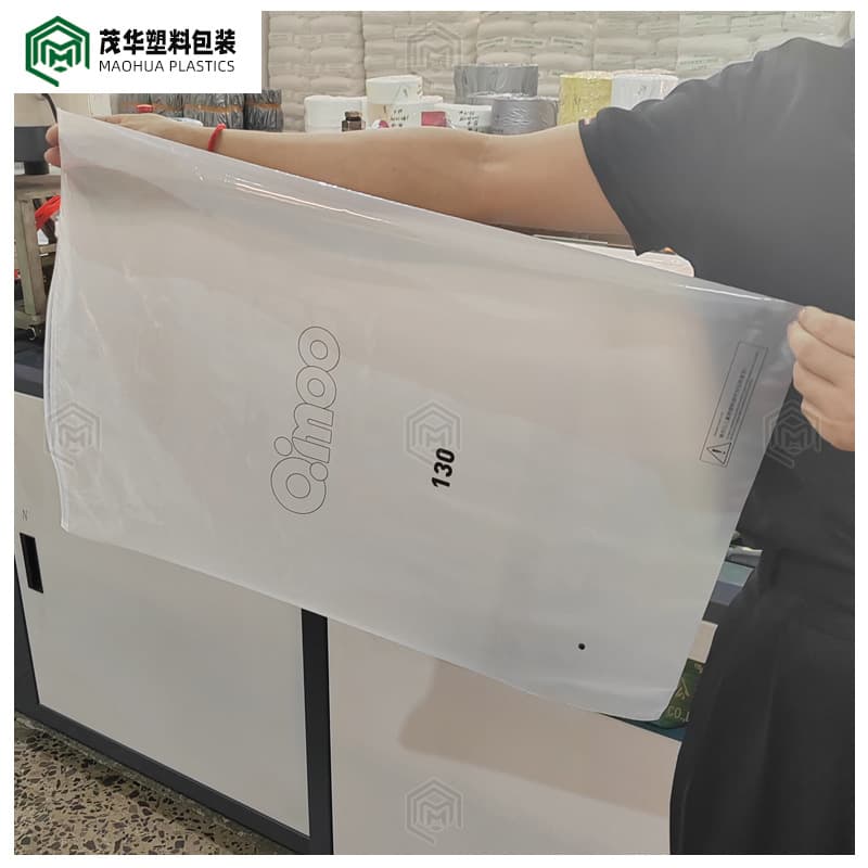 Printed Logo 110-150cm Anti-Suffocation Children's Clothing Zipper Bag Wholesale Colored CPE Matte Zipper Bag