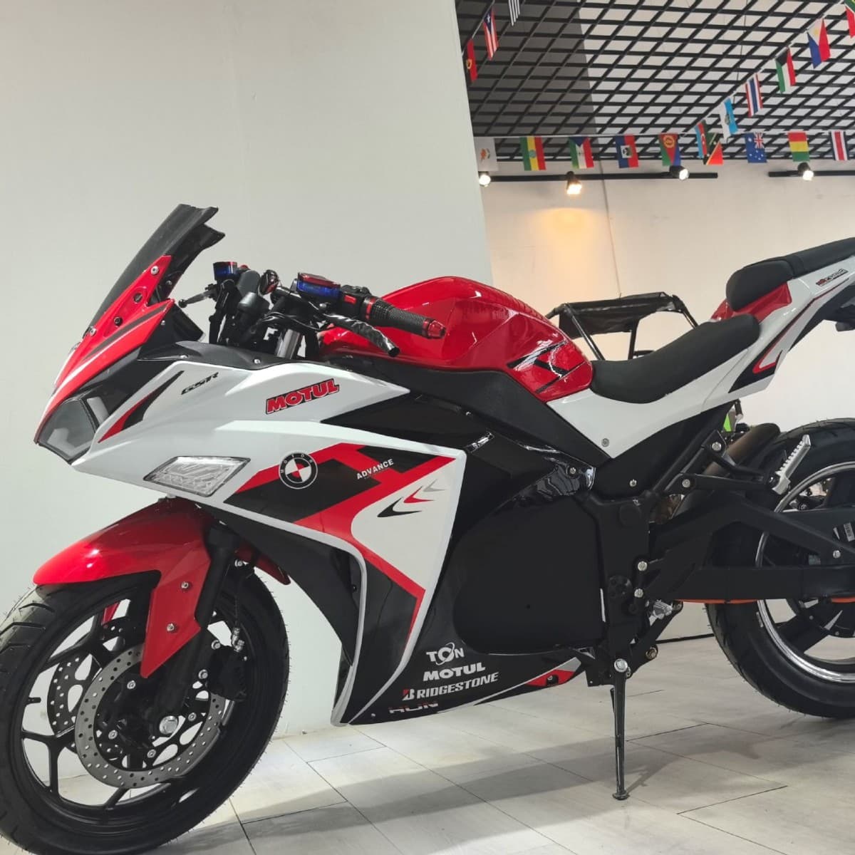 Electric Scooter R3 High-Speed Electric Motorcycle 72V for Men and Women, Export Cross-Border, License-Plate Eligible
