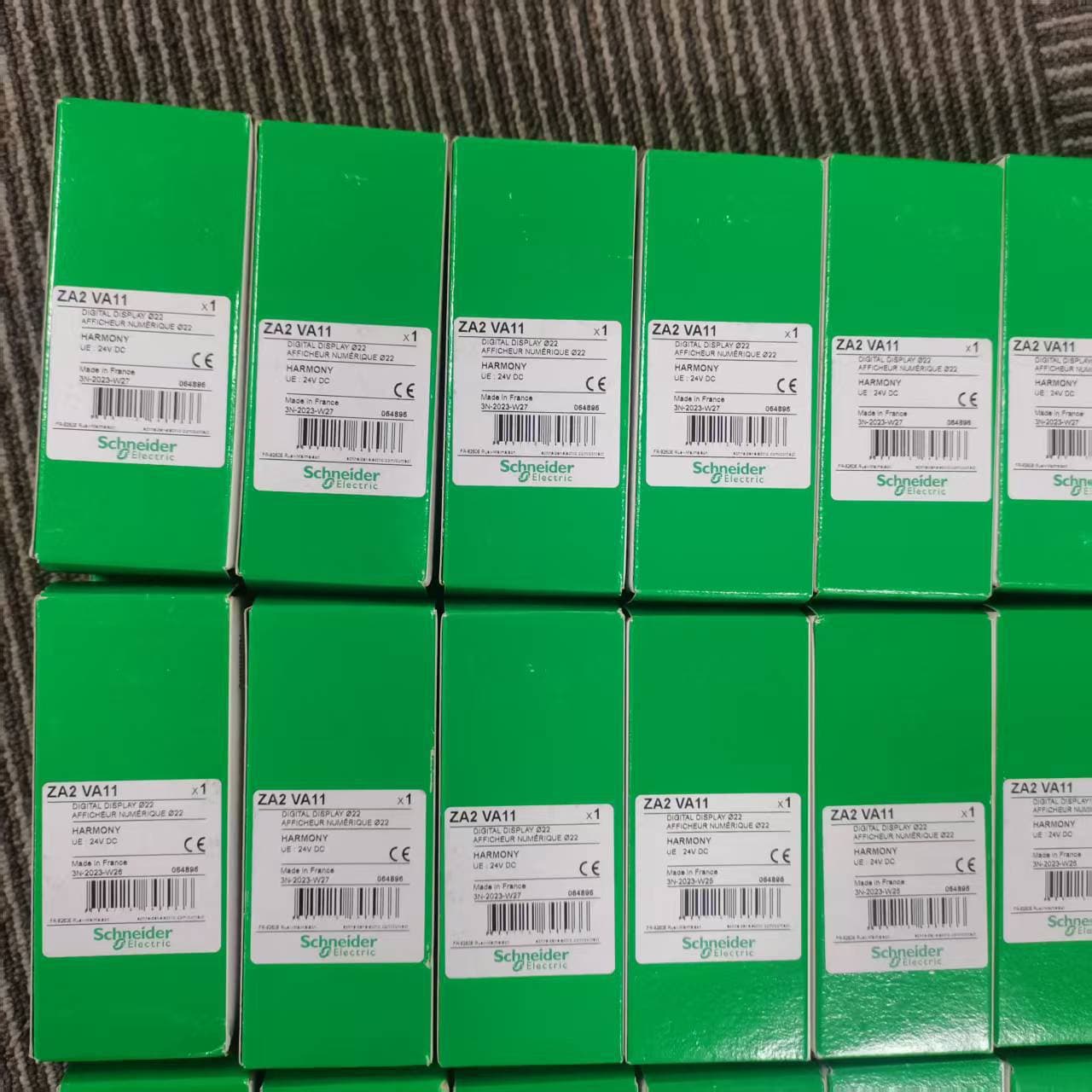 Genuine Schneider LXM32MD30N4 thermal overload relay, rated current 2-4A, in stock.