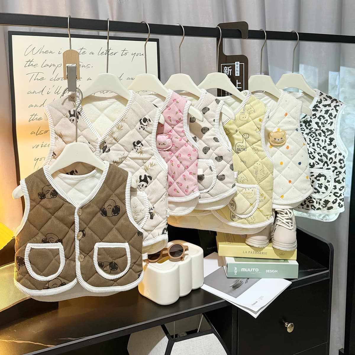 New Autumn/Winter Vest, Stylish Cotton-Padded Baby Vest, Unisex Sleeveless Corduroy Jacket for Wholesale